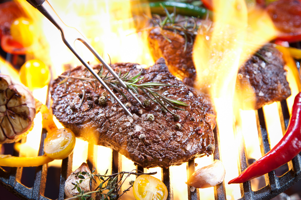 Achieving the perfect meat crust on a gas barbecue – the tricks